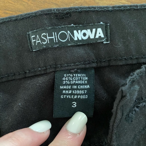 Fashion nova black ripped skinny jeans - Picture 3 of 3